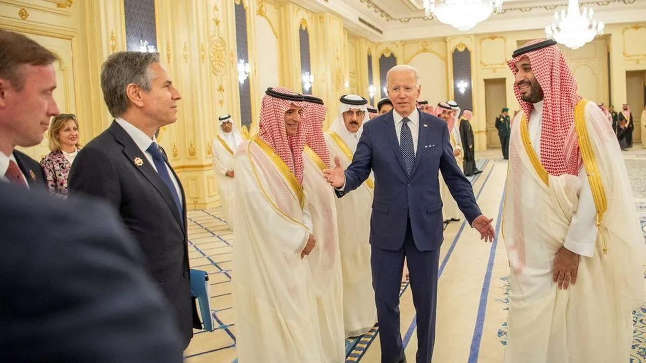 سرانجام بایدن و بن سلمان با یکدیگر دست دادند + فیلم