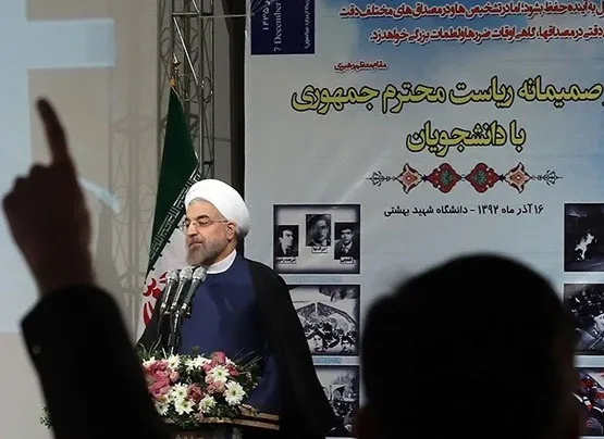 روحانی در جمع دانشجویان +عکس