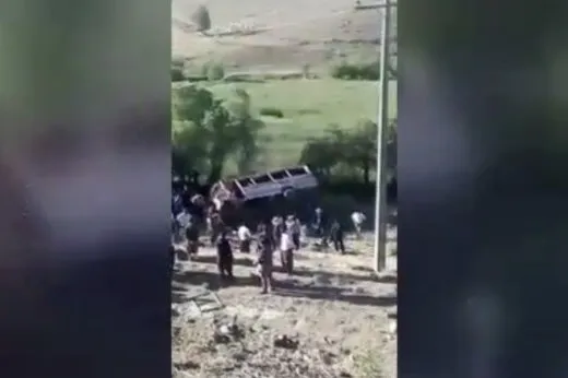 واژگونی مرگبار خودرو حامل صندوق رأی + فیلم