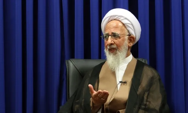 آیت الله جوادی آملی: باید اختلاف خود را با دیگران حل کرد، نه این که مخالف را زیر پا له کرد