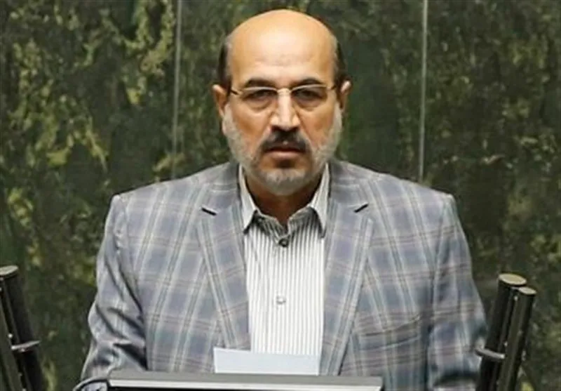 سیاهکلی به نمایندگان مجلس در جلسه استیضاح: شما نوکر مردمید نه نوکر دولت!