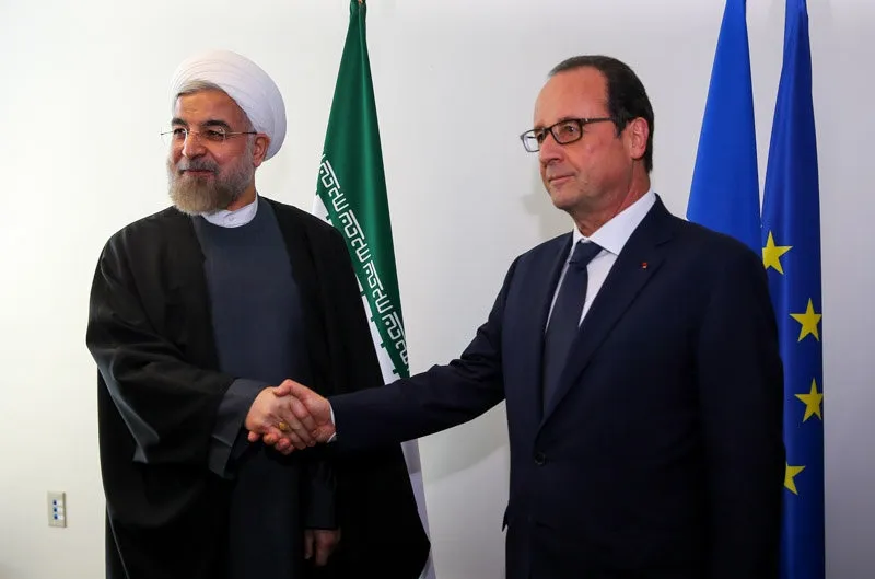 روحانی با چه کسانی دست داد؟ +عکس