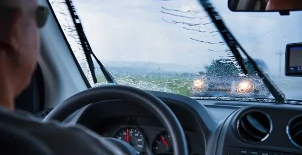 چند توصیه‌ ایمنی برای رانندگی در هوای بارانی