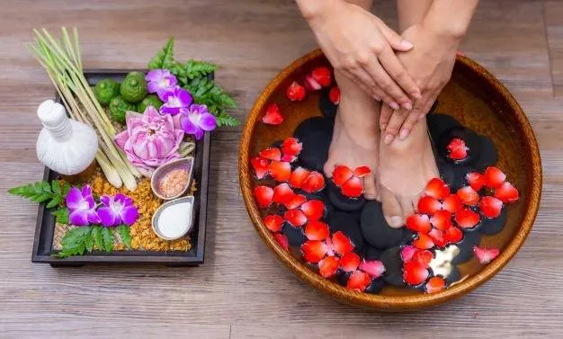 درمان ۱۹ بیماری با خیساندن پا در آب گرم