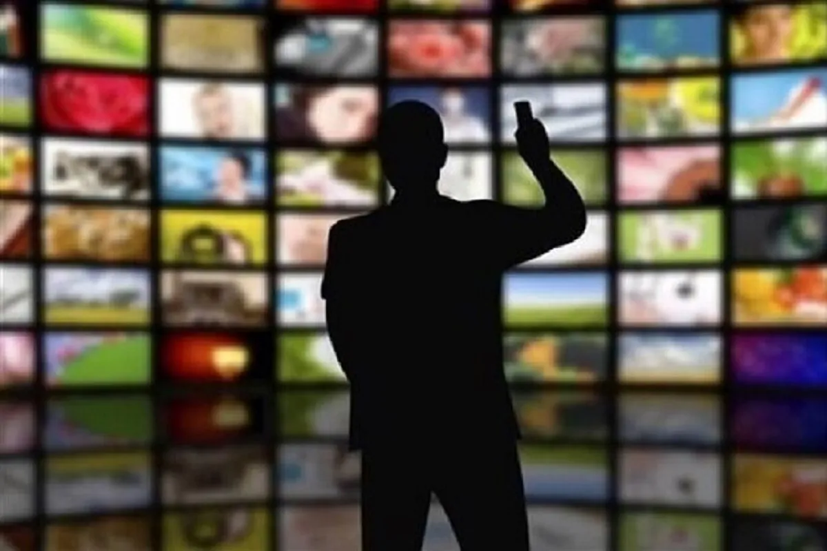 پخش روتین برنامه‌ها در تلویزیون و نمایش خانگی
