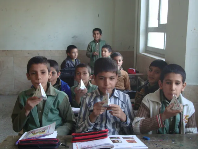 پیگیر بازگشت تغذیه رایگان به مدارس کشور هستیم