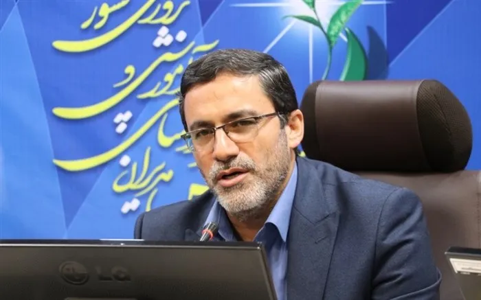 اجبار شرکت‌ها به عرضه مواد اولیه ارزان، راه حمایت از تولید نیست