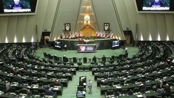 مجلس یکشنبه و سه‌شنبه جلسه ندارد