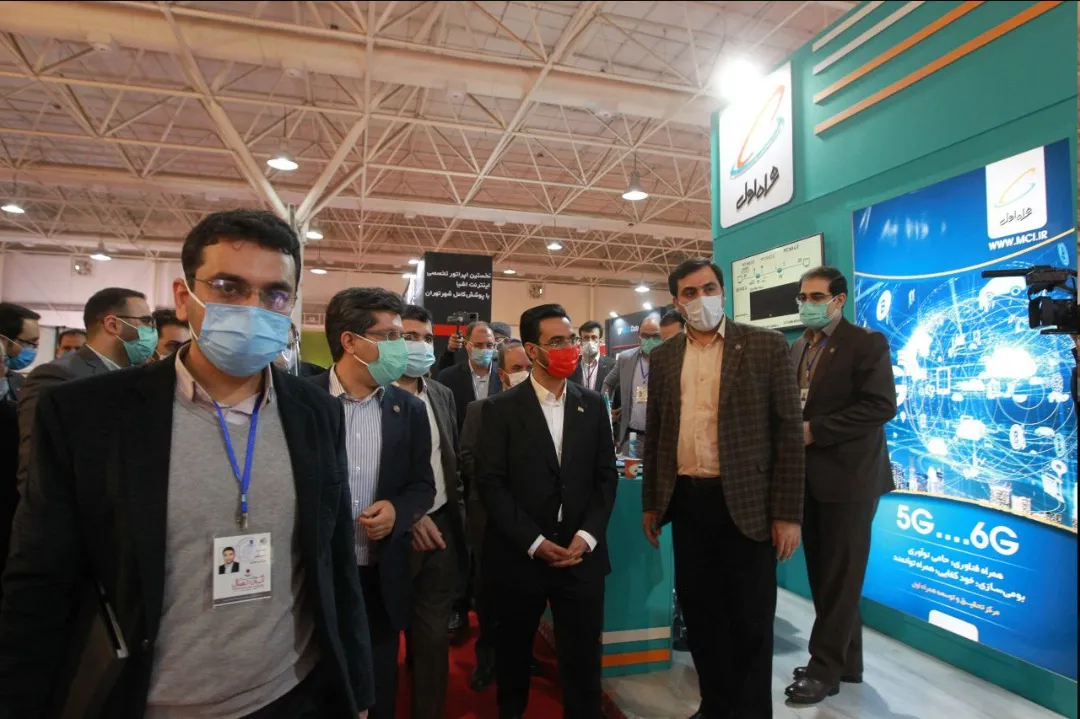بازدید وزیر ارتباطات از غرفه همراه اول