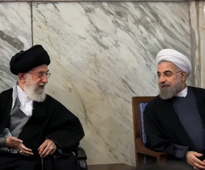 رهبرمعظم‌انقلاب‌درمجلس‌ترحیم‌مادرروحانی+عکس