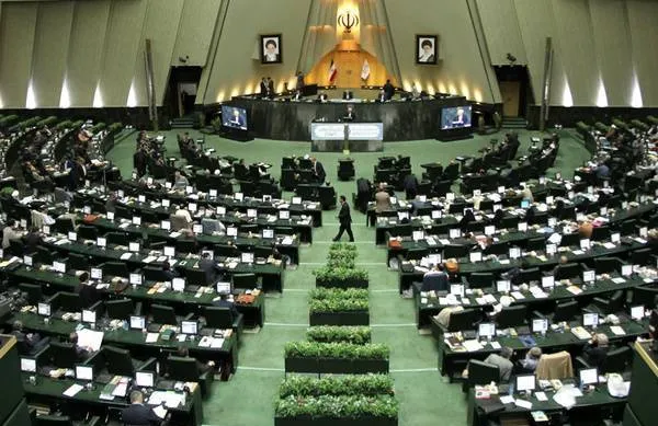 نشست غیرعلنی مجلس با حضور وزیر آموزش و پرورش