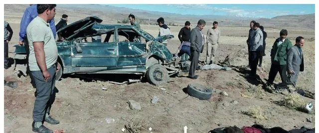 خودروی حامل دانش آموزان روستایی واژگون شد