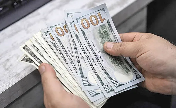 قیمت دلار در اولین روز معاملاتی هفته