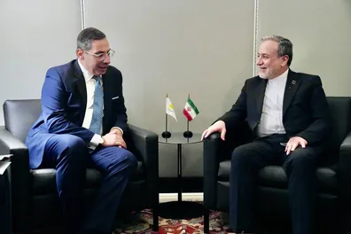 هشدار-عراقچی-به-وزیر-امور-خارجه-قبرس-کشورها-با-طرف-های-قانون-شکن-همراه-نشوند