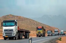 ویدئویی از تلاش رانندگان ماشین های سنگین در زمان جنگ +فیلم