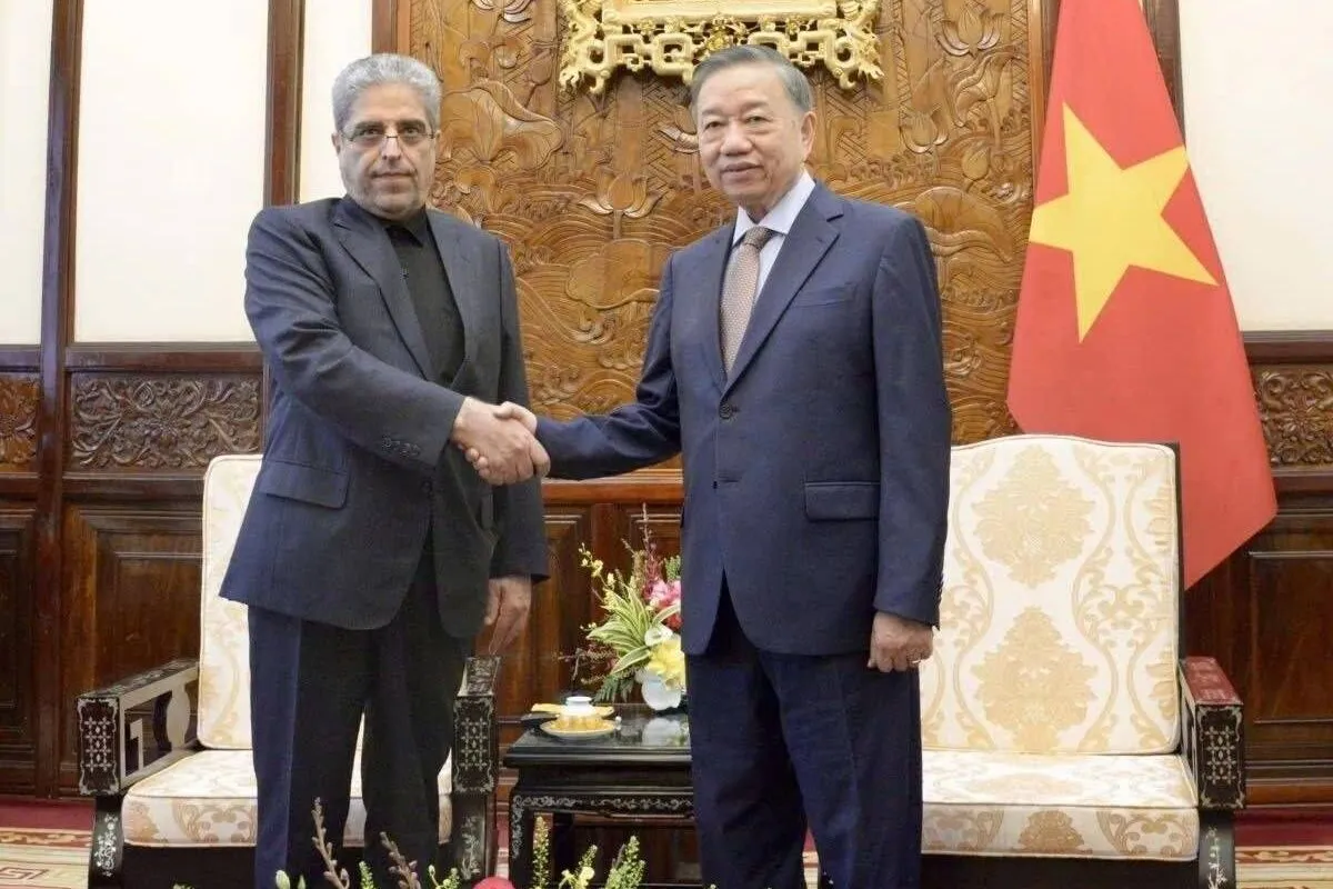 Iran’s new envoy to Vietnam submits credentials to President To Lam