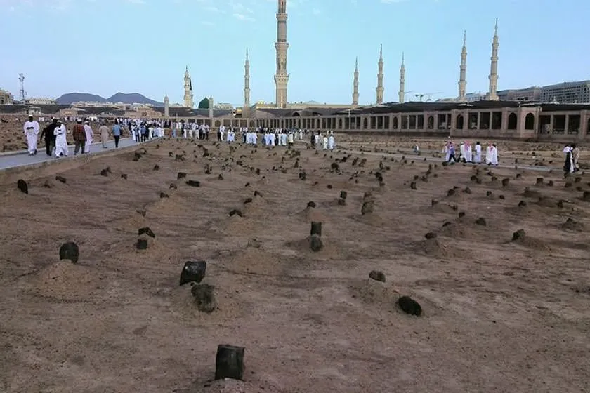 محروم شدن زنان از مشاهده قبرستان بقیع + فیلم