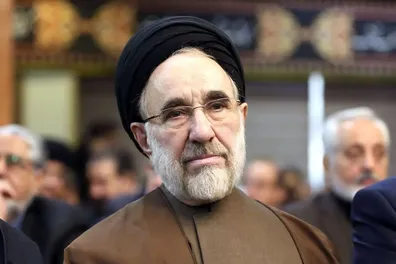 قهوه-خوردن-محمد-خاتمی-در-بافت-تاریخی-یزد-فیلم