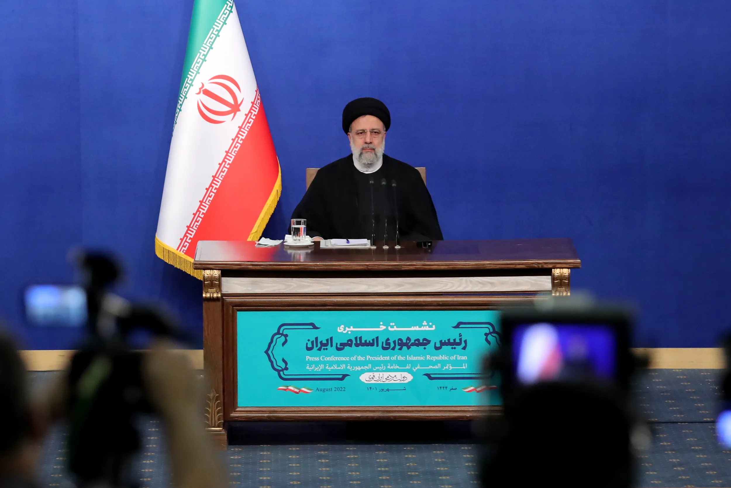 رییسی: با بایدن دست نمی دهم