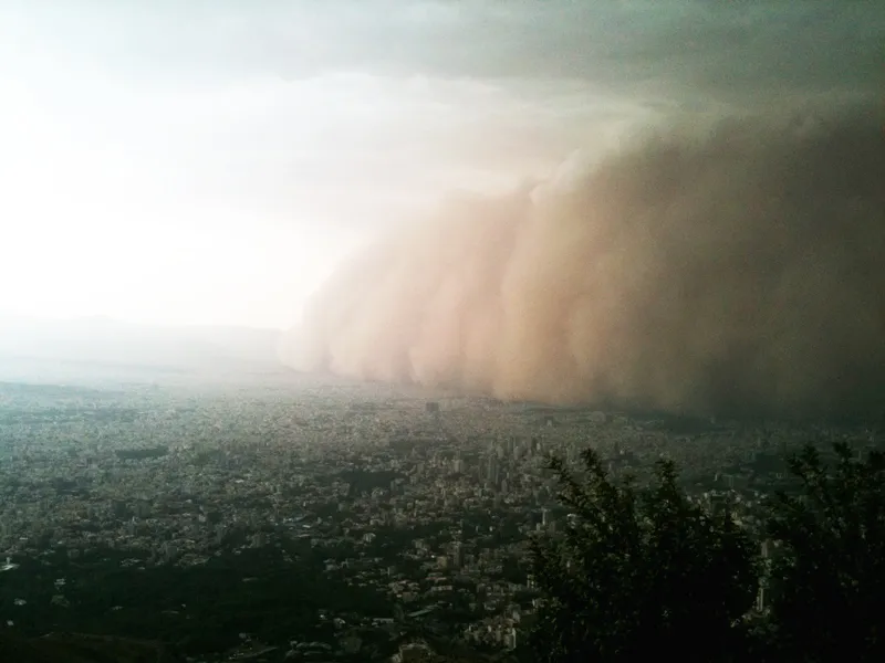 تماشای طوفان از فراز 