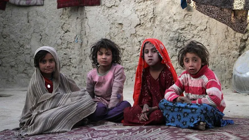 کودکان افغانی طعمه گرسنگی می شوند