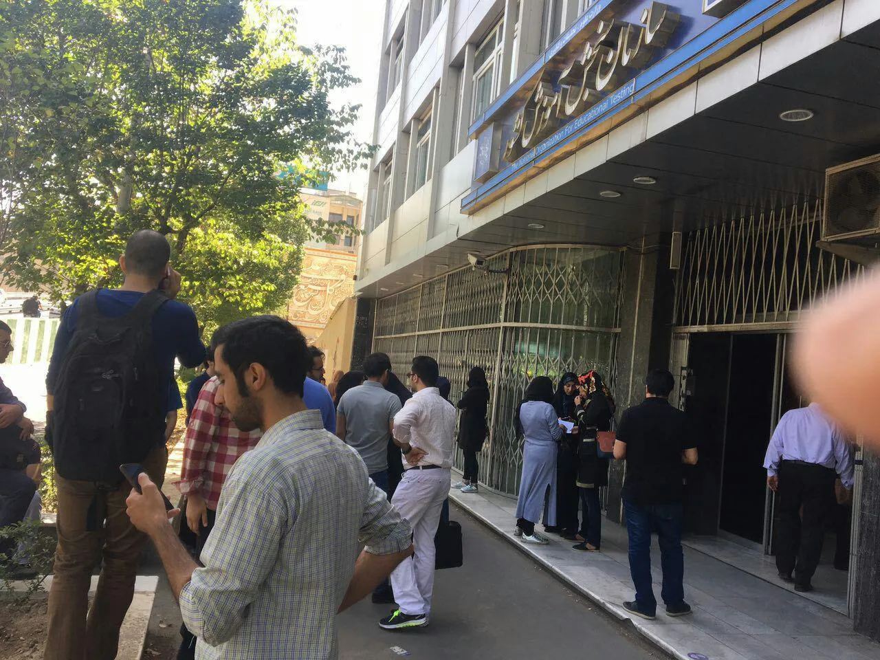 تجمع داوطلبان کنکور MBA مقابل سازمان‌سنجش +عکس