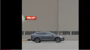 خودرویی که هواپیما را جا به جا می‌کند +فیلم