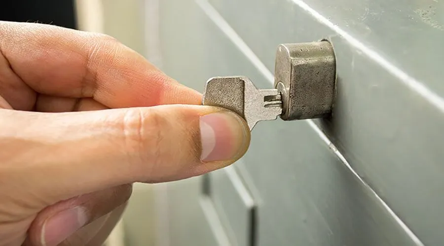 ترفند ساده برای باز کردن قفل بدون کلید + فیلم