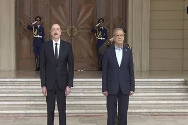 Pezeshkian officially welcomed by Aliyev in Baku