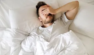 مهمترین عوامل بیخوابی شبانه / چرا با وجود خستگی نمیتوانیم بخوانیم؟