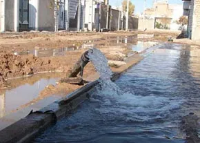 انسداد خیابان مولوی درپی ترکیدگی لوله آب
