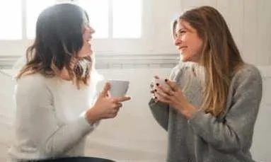 با خواهرشوهر میشه صمیمی شد؟ + چند ترفند طلایی برای ایجاد صمیمت
