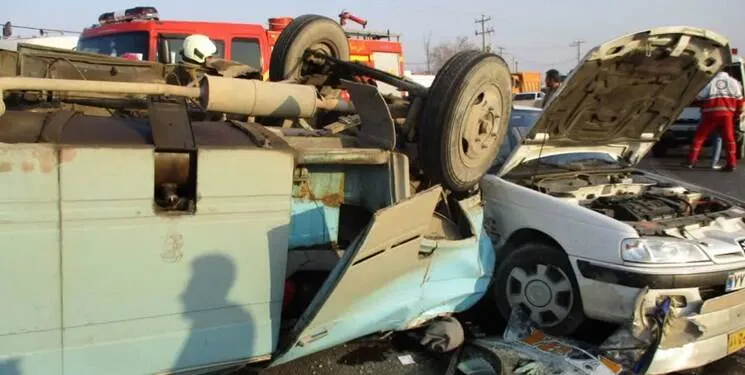 تصادف پژو و مینی‌بوس در هرمزگان ۱۹ مصدوم و یک فوتی برجای گذاشت