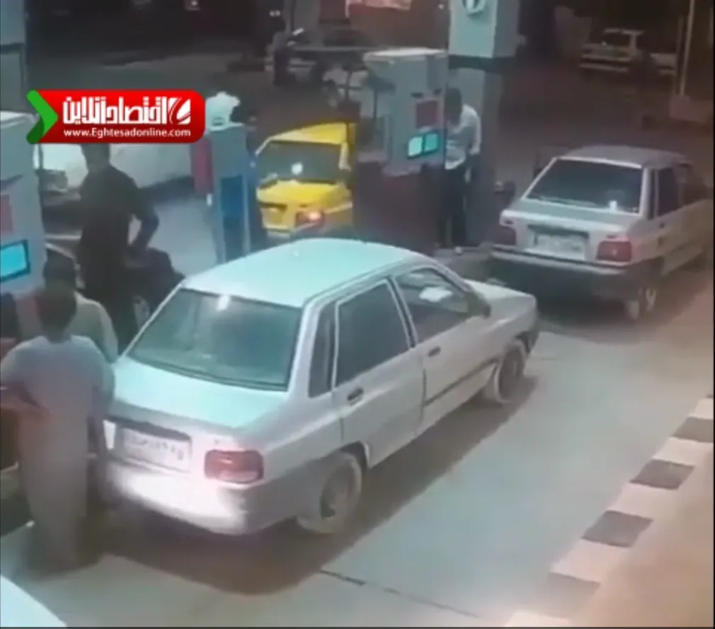 اطفای حریق خودرو در هنگام سوخت‌گیری +فیلم