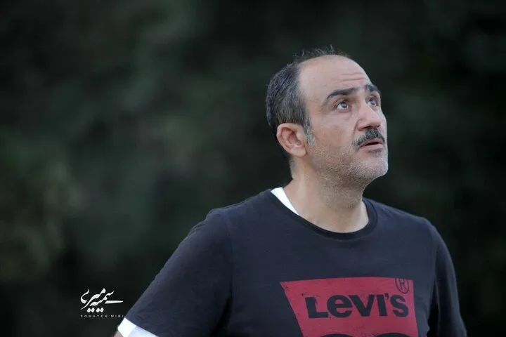حمله خفاش‌ ها به خانه مهران غفوریان / واکنش جالب همسرش! + فیلم