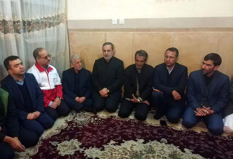 وزیر آموزش و پرورش با خانواده دانش آموزان زاهدانی دیدار کرد