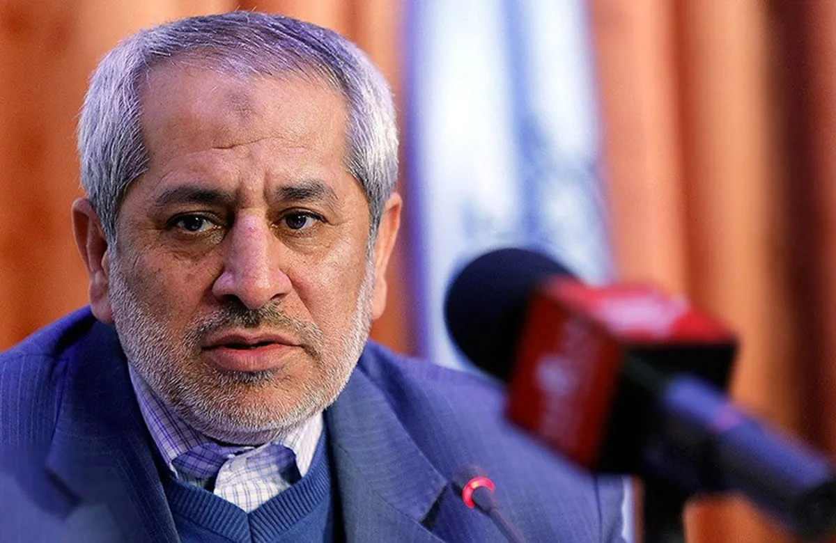 عکسی که شایعات ممنوع الخروجی دادستان سابق تهران را رد می کند