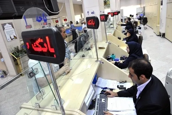 فقط در مواقع ضروری به بانک بروید