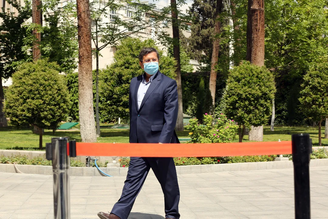 همتی: افزایش قدرت خرید مردم با پرداخت عادلانه یارانه‌ ها