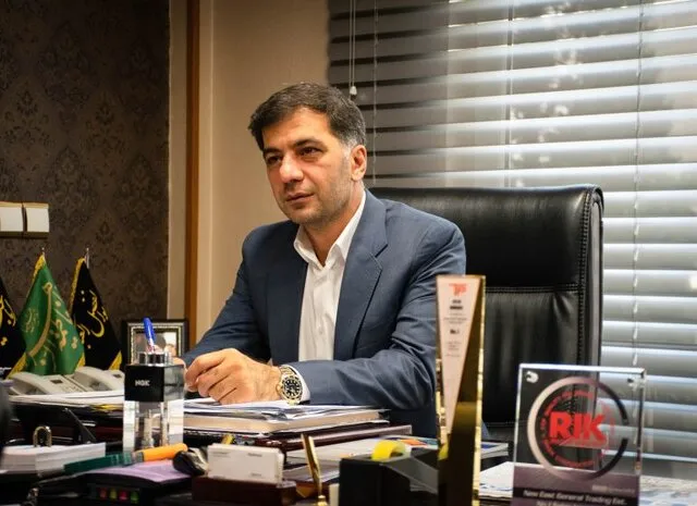 کریمی: شاید به مربی خارجی ریال بدهیم تا خودش ارز بخرد!