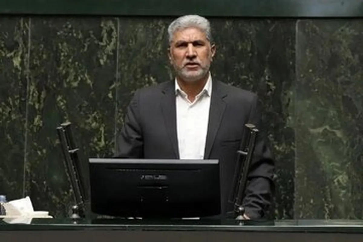 نماینده مجلس: مردم هنوز کالابرگ نگرفته‌اند، شما بنزین، برق و آب را گران کردید!