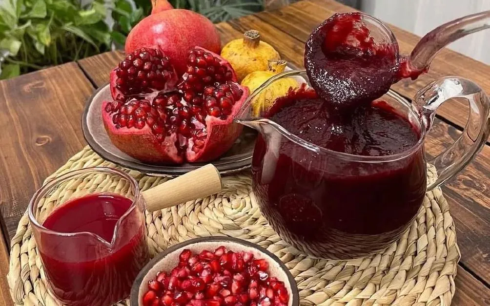 طرز تهیه رب انار خانگی / راز خوش رنگ شدن رب انار