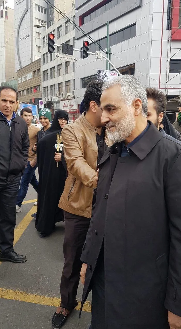 حضور حاج قاسم سلیمانی در راهپیمایی ۲۲ بهمن +عکس