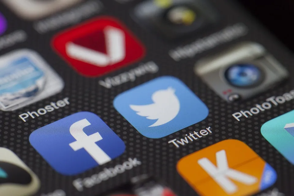 U.S. tech firms urge Congress to allow internet domain changeover
