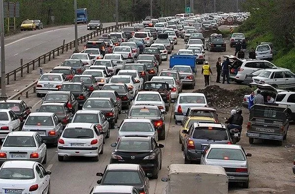 جوی آرام و ترافیکی روان در جاده‌های کشور