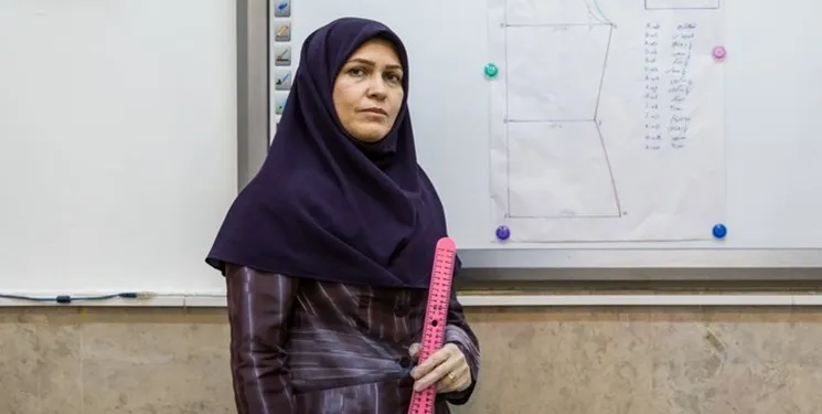 معلمانی که لباس عروس می‌دوزند +عکس