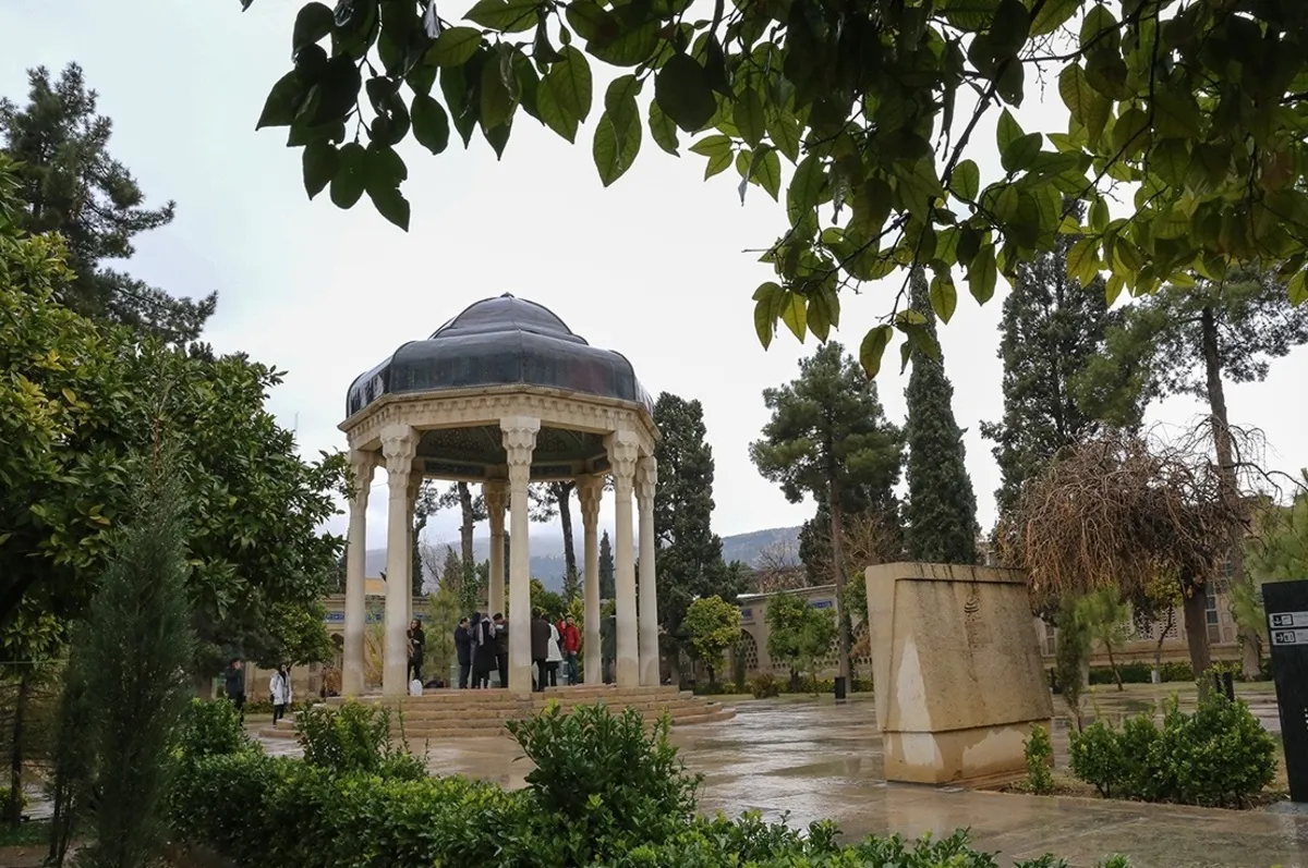 فال حافظ امروز چهارشنبه ۲۶ مرداد + تفسیر دقیق