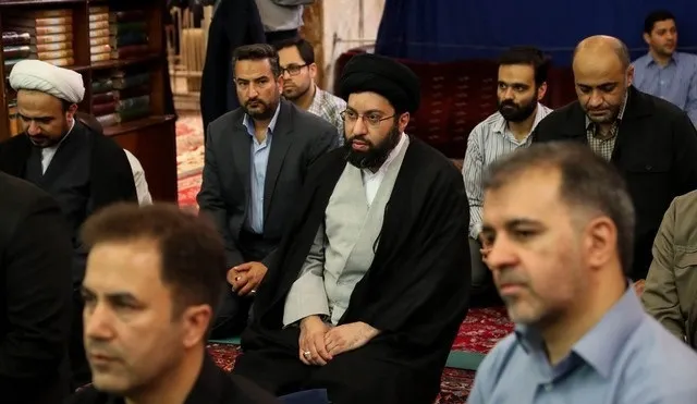 فرزند رهبر انقلاب در مراسم تشییع پیکر حجت‌الاسلام پهلوانی +عکس