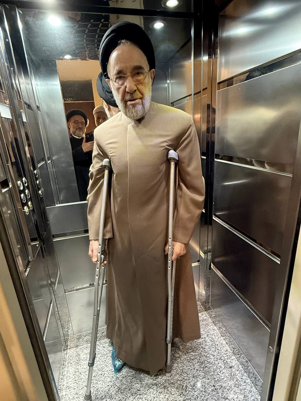 سید محمد خاتمی مصدوم شد + عکس