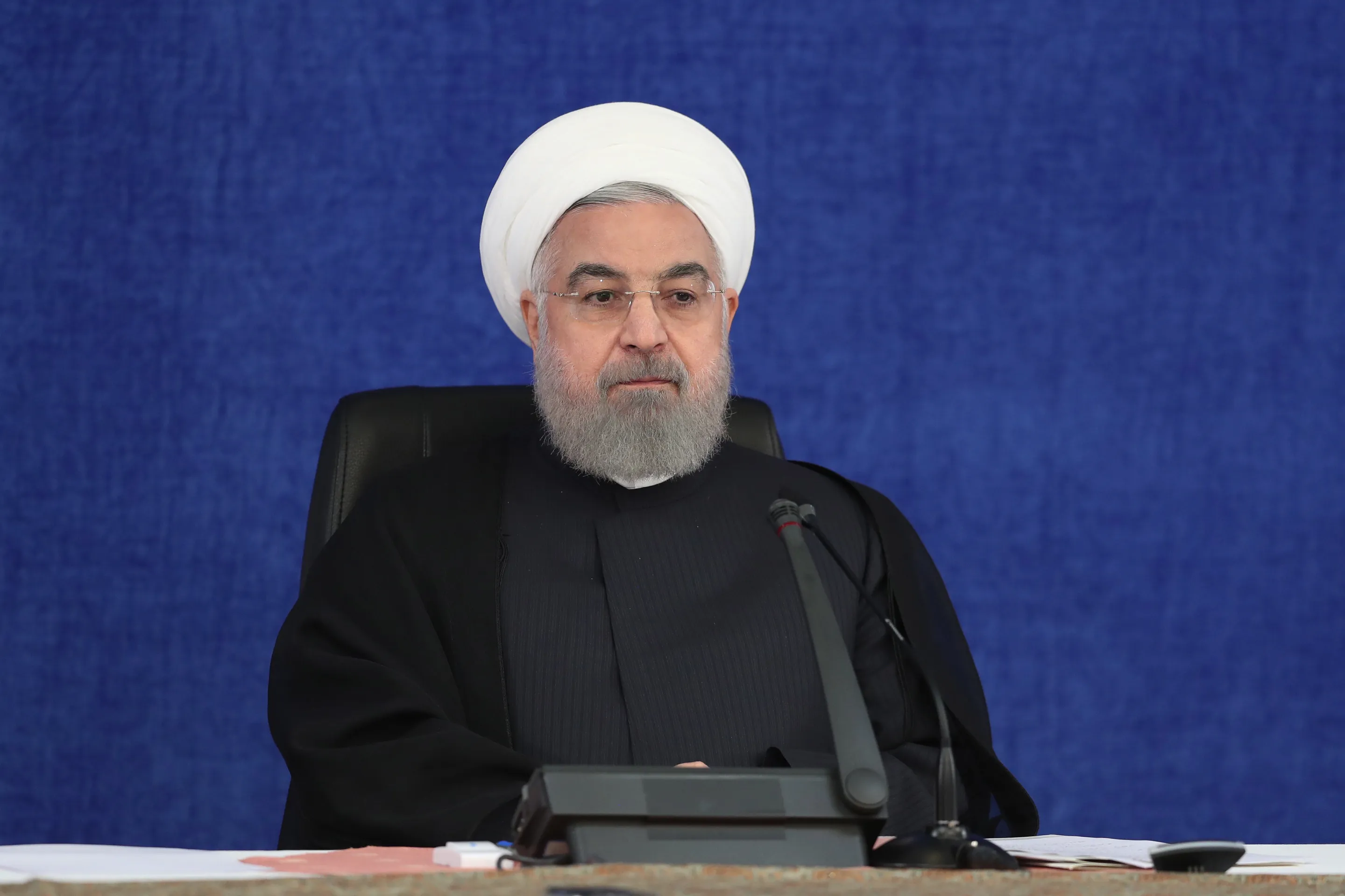 روحانی: به امید واکسن مراقبت‌ها کاهش نیابد